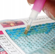 Diamantgemälde – Das Mädchen unter dem lila Baum – 30 x 30 cm – Komplettpaket – runde Steine ​​– Mosaikpaket für Erwachsene 